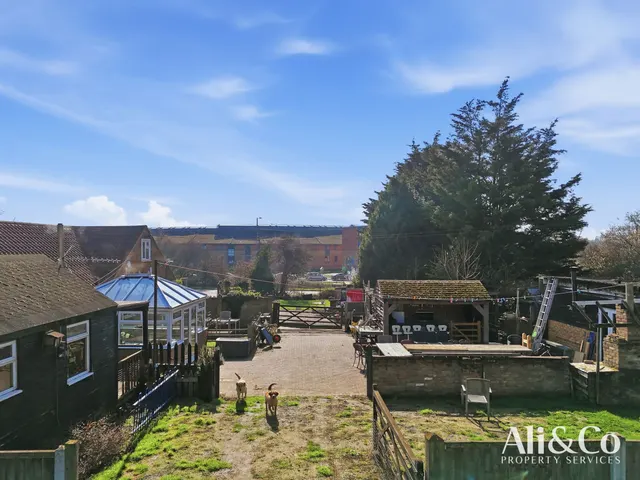 Photo 2 — Marshfoot Road, Grays, Essex, RM16 4LU