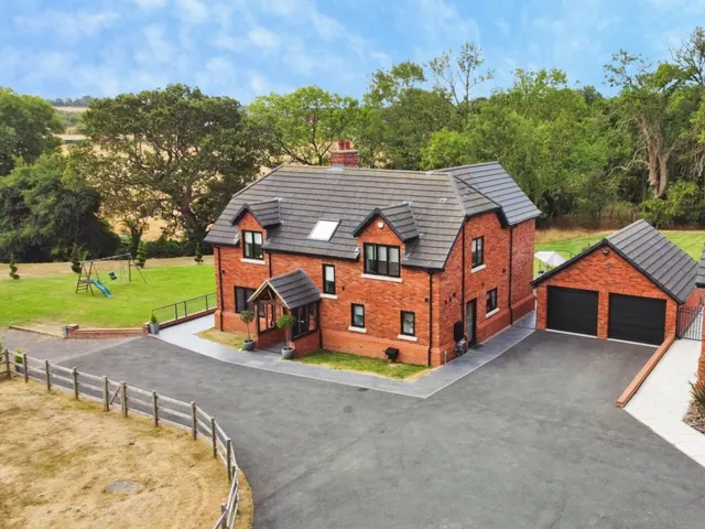 London Road, Middleton, B78, photo 1