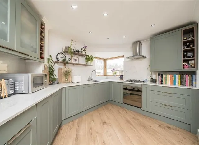 Commercial Road, Limehouse, E14, photo 1