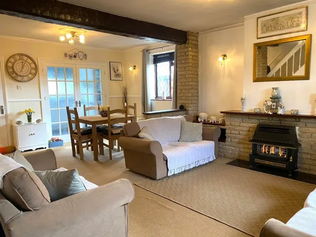 Photo 3 — Vernham Grove, Bath, BA2 2TA