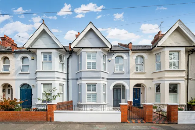 Sandringham Avenue, London, SW20, photo 1
