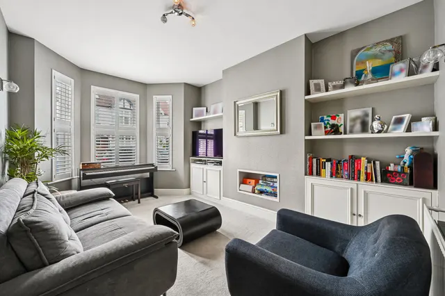 Sandringham Avenue, London, SW20, photo 3