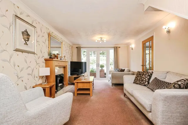 The Crescent, Cradley Heath, B64, photo 3