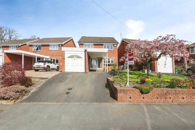 The Crescent, Cradley Heath, B64, photo 1