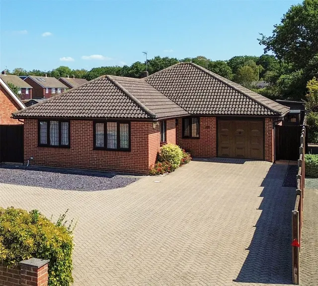 Mytchett Road, Mytchett, GU16, photo 1