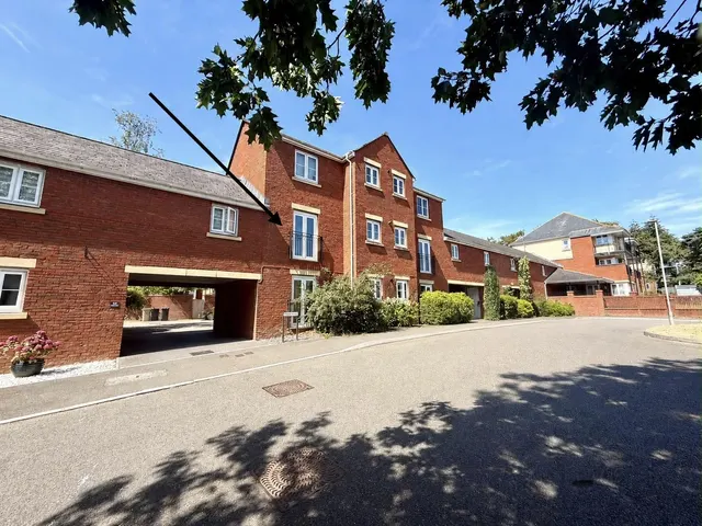 Russell Walk, Exeter, EX2, photo 1
