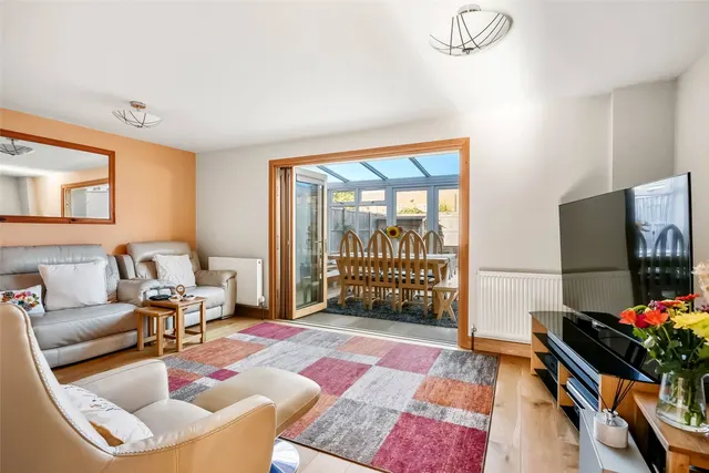 Millbourne Road, Hanworth, TW13 6NQ, photo 1