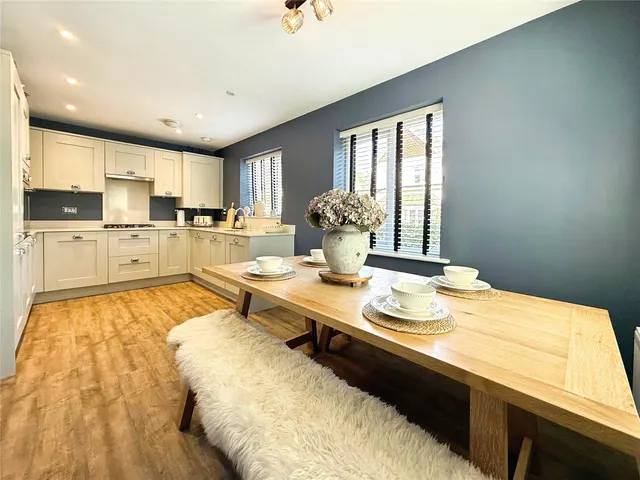Photo 2 — Dove Close, Crowthorne, Berkshire, RG45 6HF