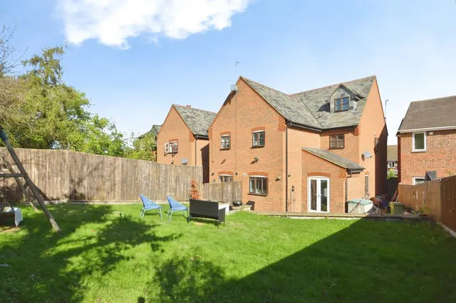 London Road, Loughton, MK5, photo 2