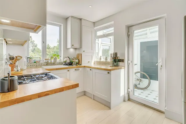 Upper Richmond Road West, East Sheen, SW14, photo 2