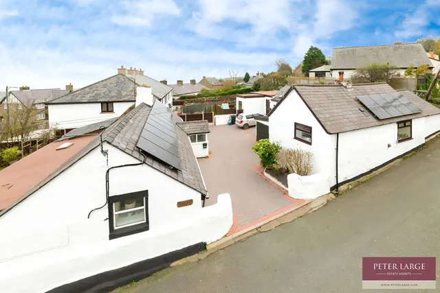 Gwespyr Hill, Gwespyr, Holywell, Flintshire, CH8 9lh, photo 1