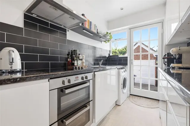 with 3 bedrooms in Bishop's Stortford, CM23, photo 3