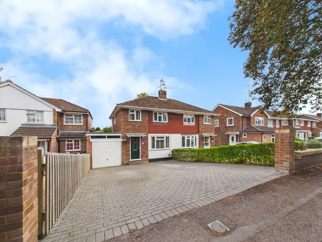 Fairford Road, Tilehurst, Reading, RG31, photo 1