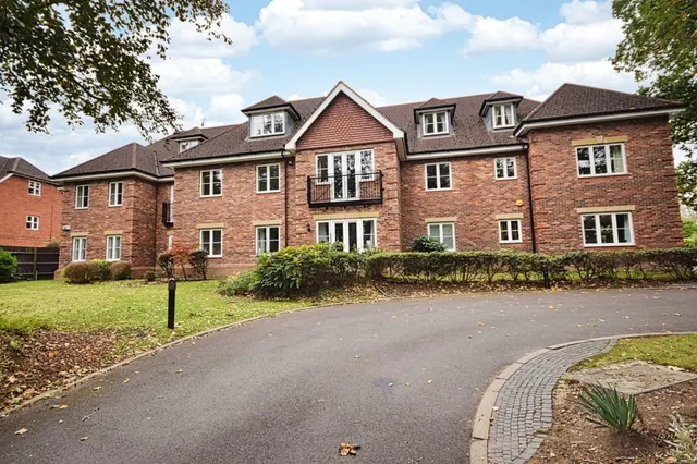 2 bedroom flat — Ashleigh Heights, 514 Warwick Road, Solihull