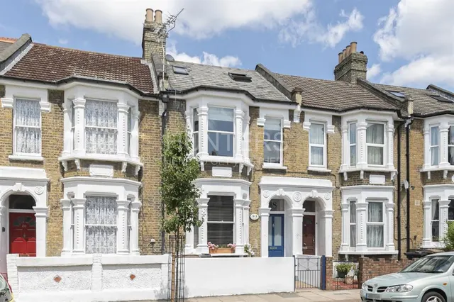 Prince George Road, London, N16, photo 1