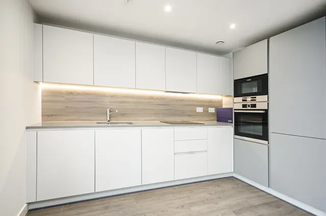 Photo 2 — Flat 37, Sandpiper Building, 44 Newnton Close, London