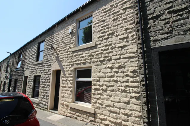 2 bedroom house — Millar Barn Lane, Waterfoot, BB4