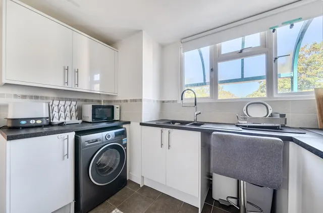 Photo 3 — Worcester Close, Farnborough, Hampshire, GU14 8JW