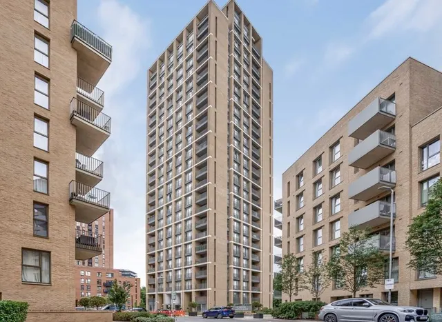 Moorhen Drive, West Hendon, NW9, photo 1