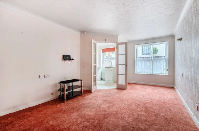 Chatham Court, Warminster, BA12, photo 3