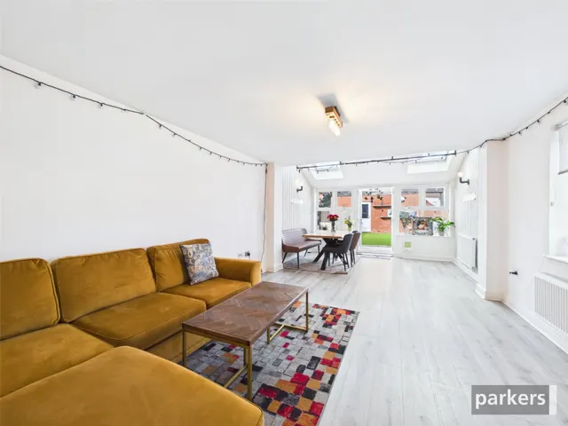 Hawthorn Crescent, Woodley, RG5, photo 2