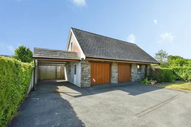 Pentwyn Road, Betws, SA18, photo 3