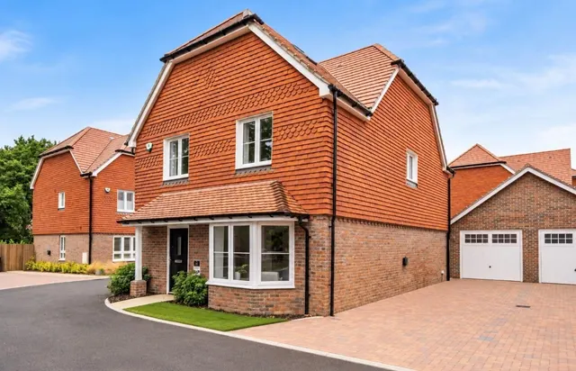 Folders Lane, Burgess Hill, RH15, photo 1