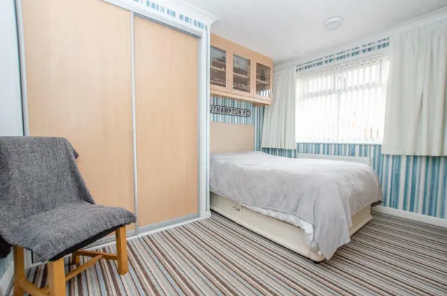 Photo 3 — Kinsbourne Way, Thornhill, Southampton, SO19 6HB
