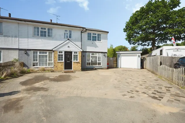 Russell Avenue, Aylesbury, photo 1