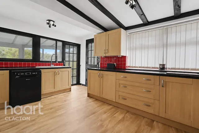 Oakmead Road, Clacton-On-Sea, CO16, photo 2