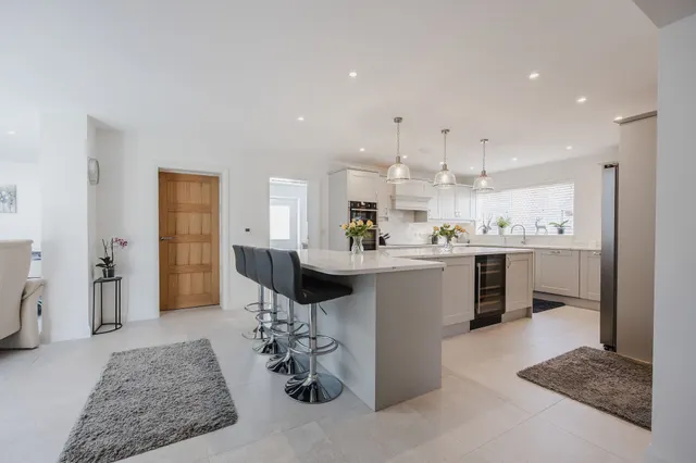 An Exceptional Home within a Bespoke, photo 3