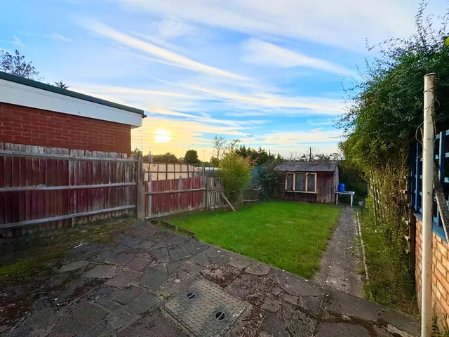 Camrose Avenue, Edgware, HA8, photo 2