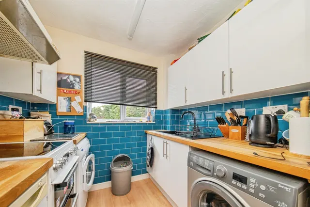 Bignell Croft, Highwoods, CO4, photo 3
