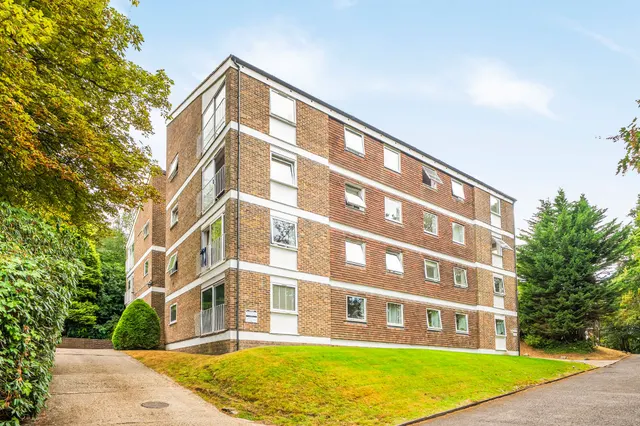 Cedar Court, Haslemere, GU27, photo 1