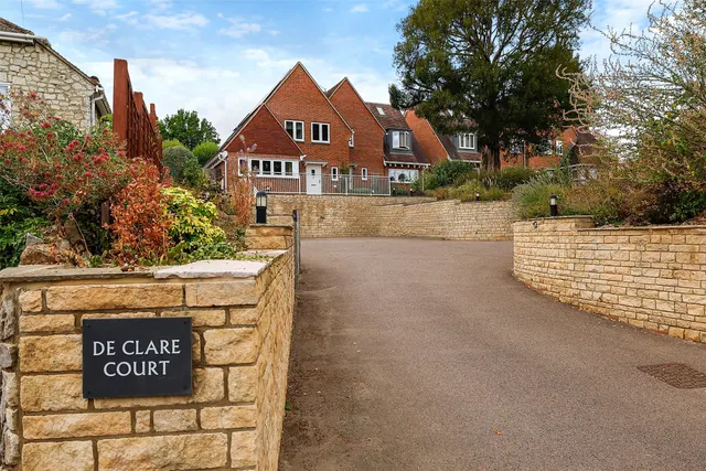 De Clare Court, Bletchingley, RH1, photo 1