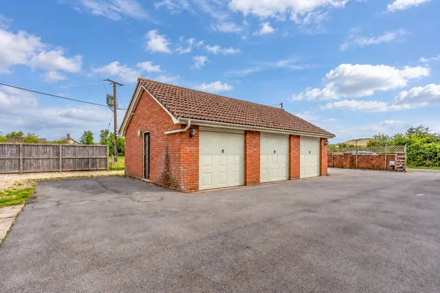 The Willows, Edithmead, TA9, photo 3