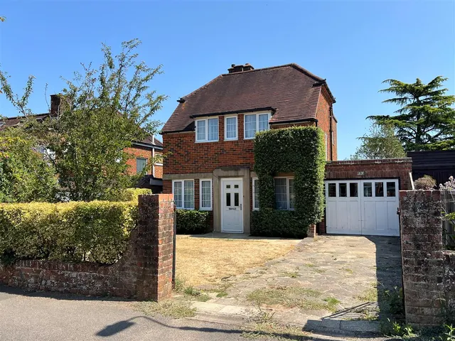 Eastfield Avenue, Basingstoke, photo 1