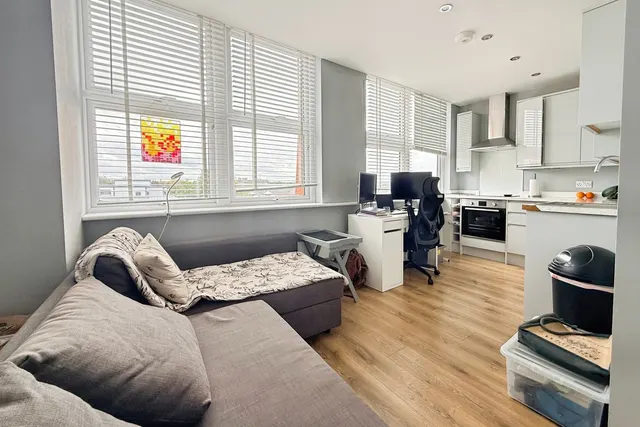 Victoria Road, Farnborough, GU14, photo 2