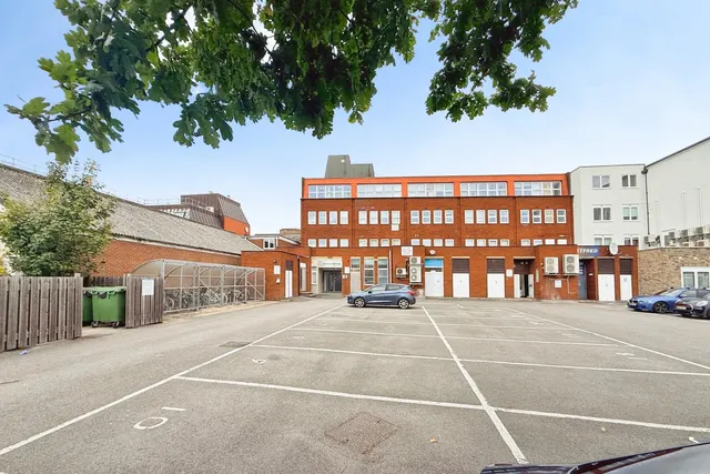 Victoria Road, Farnborough, GU14, photo 1