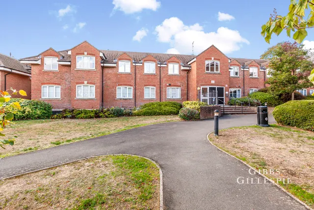 Gray House, Bells Hill Green Fees Apply, SL2, photo 1