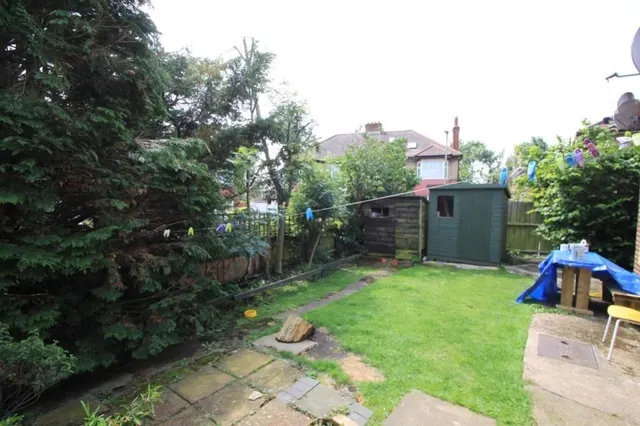York Way, London, N20, photo 3