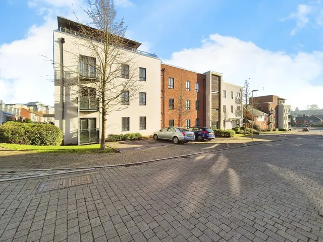 Sinclair Drive, Basingstoke, photo 1