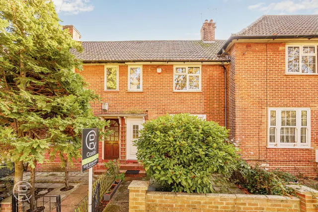 Hall Drive, Hanwell, London, W7 1AB, photo 1