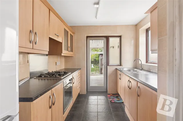 Dover Close, Romford, RM5, photo 3