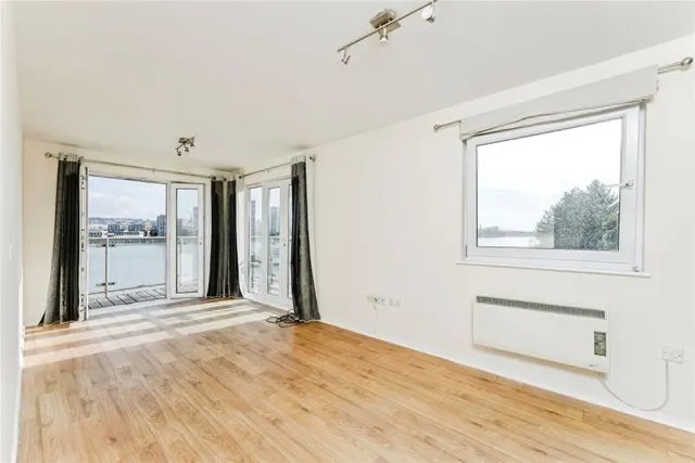 Woolwich Manor Way, Docklands Royal Docks, E16, photo 3