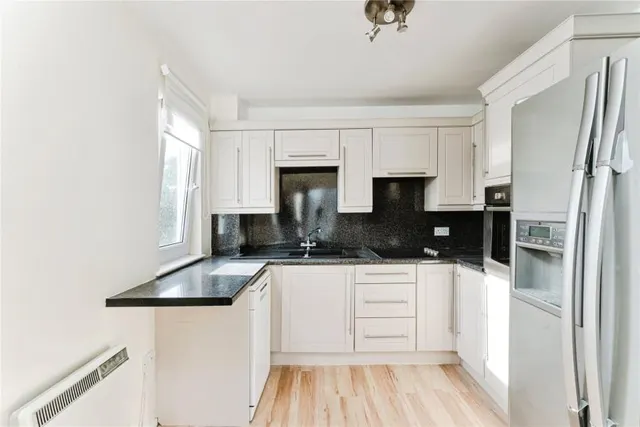 Woolwich Manor Way, Docklands Royal Docks, E16, photo 2