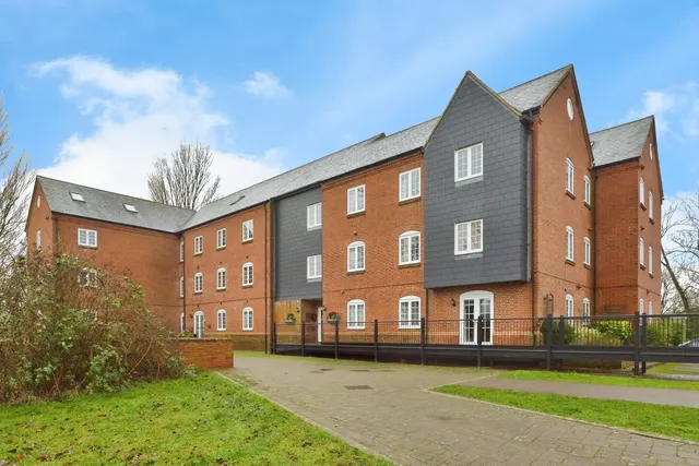 Willow Lane, Stony Stratford, MK11, photo 1