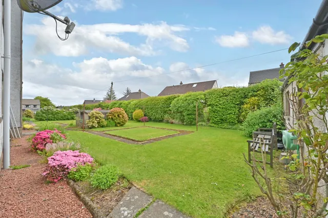 Photo 2 — Mackenzie Drive, Kilbarchan