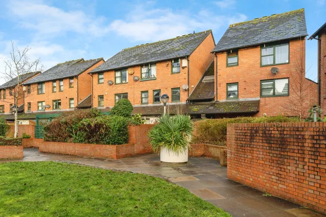 Charlotte Court, Chester, photo 1