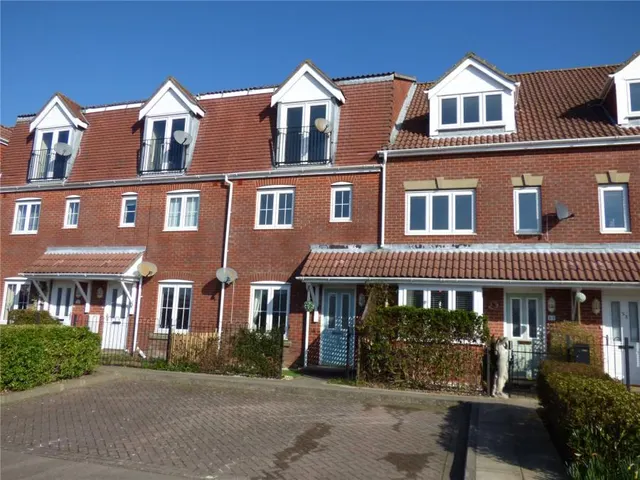Chadwick Way, Hamble, SO31, photo 1